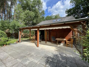 VERKAUFT Traumhaftes Wochenendhaus auf 3.119 m² Eigenland - Ansicht/ überdachte Terrasse